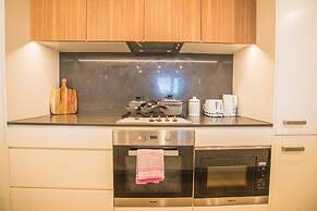 Modern 2bed2bath APT at Neutral Bayparking+wifi