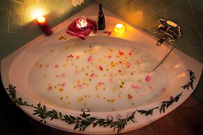 Romantic House for 2 People With Jacuzzi
