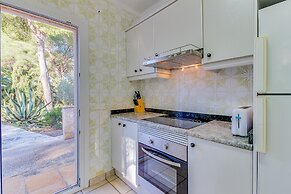 Villa With Pool and air Conditioning