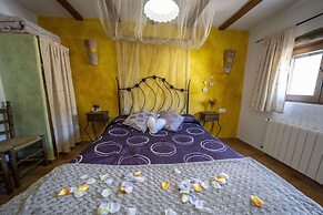 Romantic House for 2 or 4 People With Jacuzzi