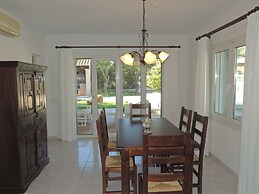 Charming Villa With Private Pool and air Conditioning, Near the Beach