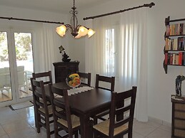 Charming Villa With Private Pool and air Conditioning, Near the Beach