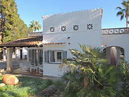 Charming Villa With Private Pool and air Conditioning, Near the Beach