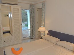 Charming Villa With Private Pool and air Conditioning, Near the Beach