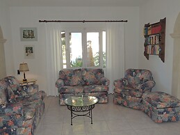 Charming Villa With Private Pool and air Conditioning, Near the Beach