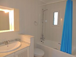Charming Villa With Private Pool and air Conditioning, Near the Beach