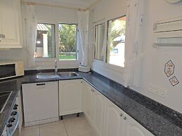 Charming Villa With Private Pool and air Conditioning, Near the Beach