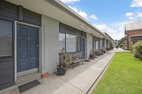 Hamilton Lakeside Motel