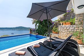 Villa Adrian
