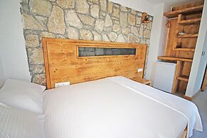 Onal Tas Konak