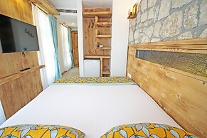 Onal Tas Konak