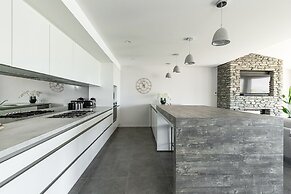 Alpine Retreat - Panoramic Views