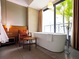 CHECK inn Phnom Penh Royal Palace