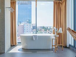 CHECK inn Phnom Penh Royal Palace