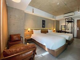 CHECK inn Phnom Penh Royal Palace