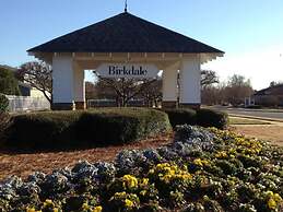 2br-sleeps5-privategarden-freeparking-pets