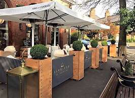 2br-sleeps5-privategarden-freeparking-pets