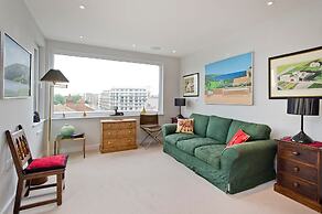 Fabulous 2-bed Penthouse, Wimbledon