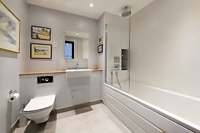 Fabulous 2-bed Penthouse, Wimbledon
