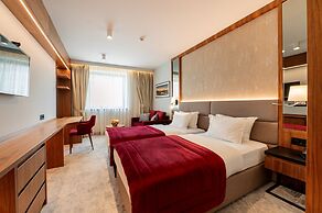 Central Point Hotel