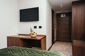 Central Point Hotel