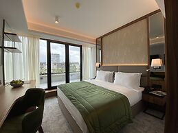 Central Point Hotel