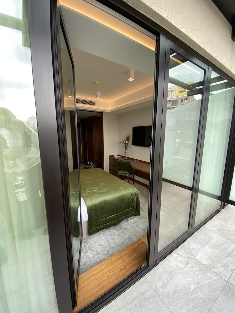 Central Point Hotel
