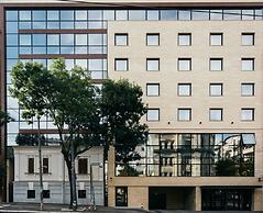 Central Point Hotel