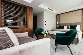 Central Point Hotel