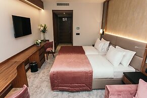 Central Point Hotel
