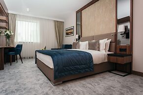 Central Point Hotel