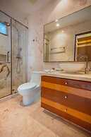 Beachfront Penthouse! Private Jacuzzi! Live the Dream!