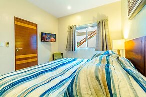 Beachfront Penthouse! Private Jacuzzi! Live the Dream!