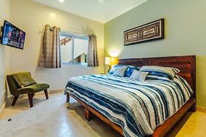 Beachfront Penthouse! Private Jacuzzi! Live the Dream!