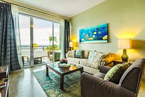 Beachfront Penthouse! Private Jacuzzi! Live the Dream!