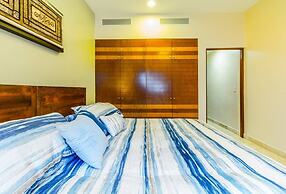 Beachfront Penthouse! Private Jacuzzi! Live the Dream!