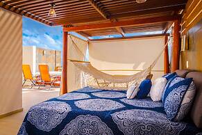 Beachfront Penthouse! Private Jacuzzi! Live the Dream!