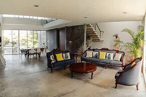 Breathtaking Beach Villa, Feel the Inviting Vibe!