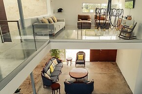 Breathtaking Beach Villa, Feel the Inviting Vibe!