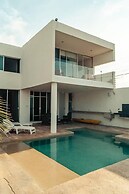 Breathtaking Beach Villa, Feel the Inviting Vibe!