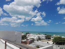 Brand NEW Condo for 6, 1 Block From the Beach, AC!
