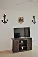 Brand NEW Condo for 6, 1 Block From the Beach, AC!