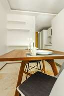 Amazing Studio, Best Location, AC, Beach!