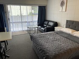 Aaron Court Motel