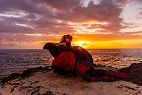 OUTRIGGER Kona Resort & Spa