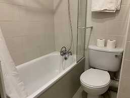 StayIn - Queensway