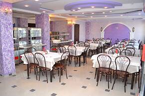 Leonidas Hotel