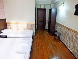 Leonidas Hotel
