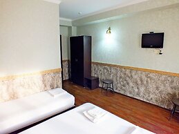 Leonidas Hotel