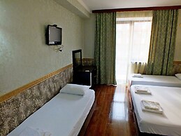 Leonidas Hotel